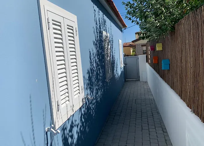 - Sea House